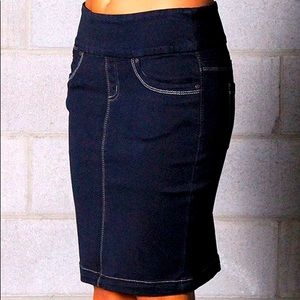 Lola Jeans Ellie pull on denim skirt M / 8